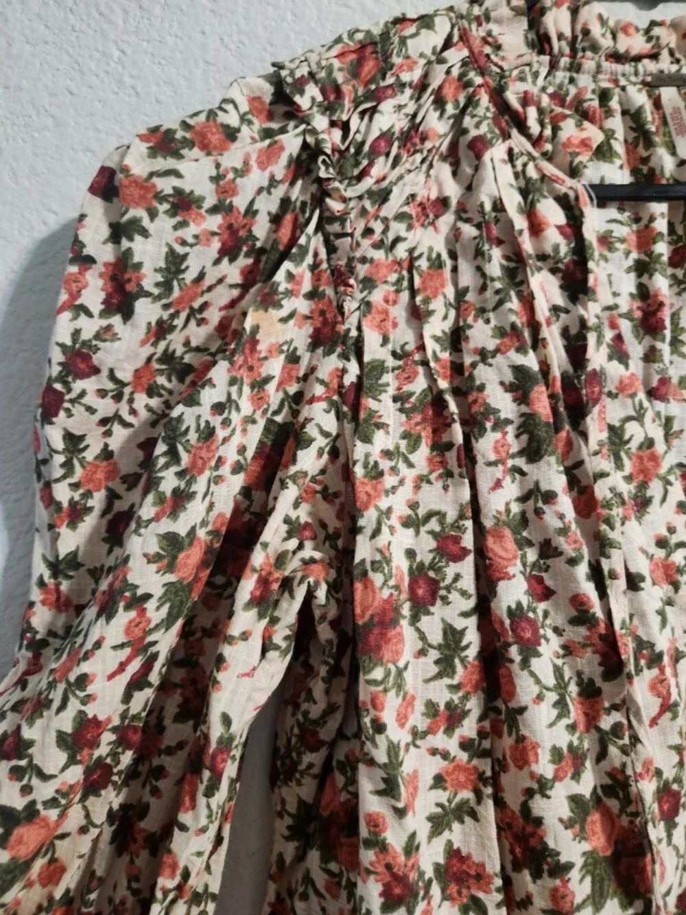 Free People “Meant to Be” Floral Blouse Puff sleeves Cream Red Floral print XS